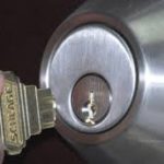 Ouverture de porte clé cassée dans la serrure